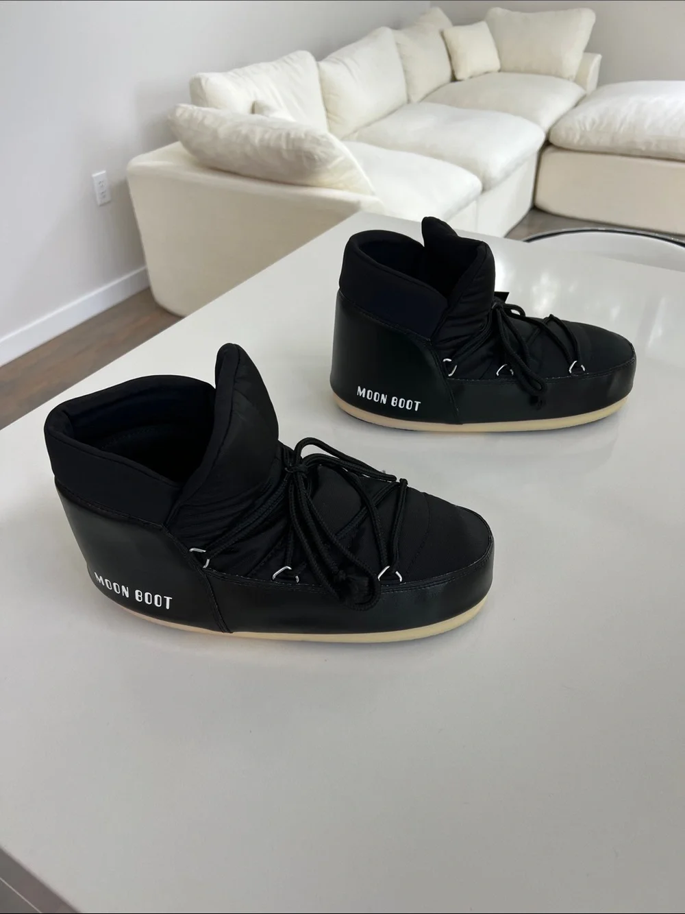 Moon Boot new tag